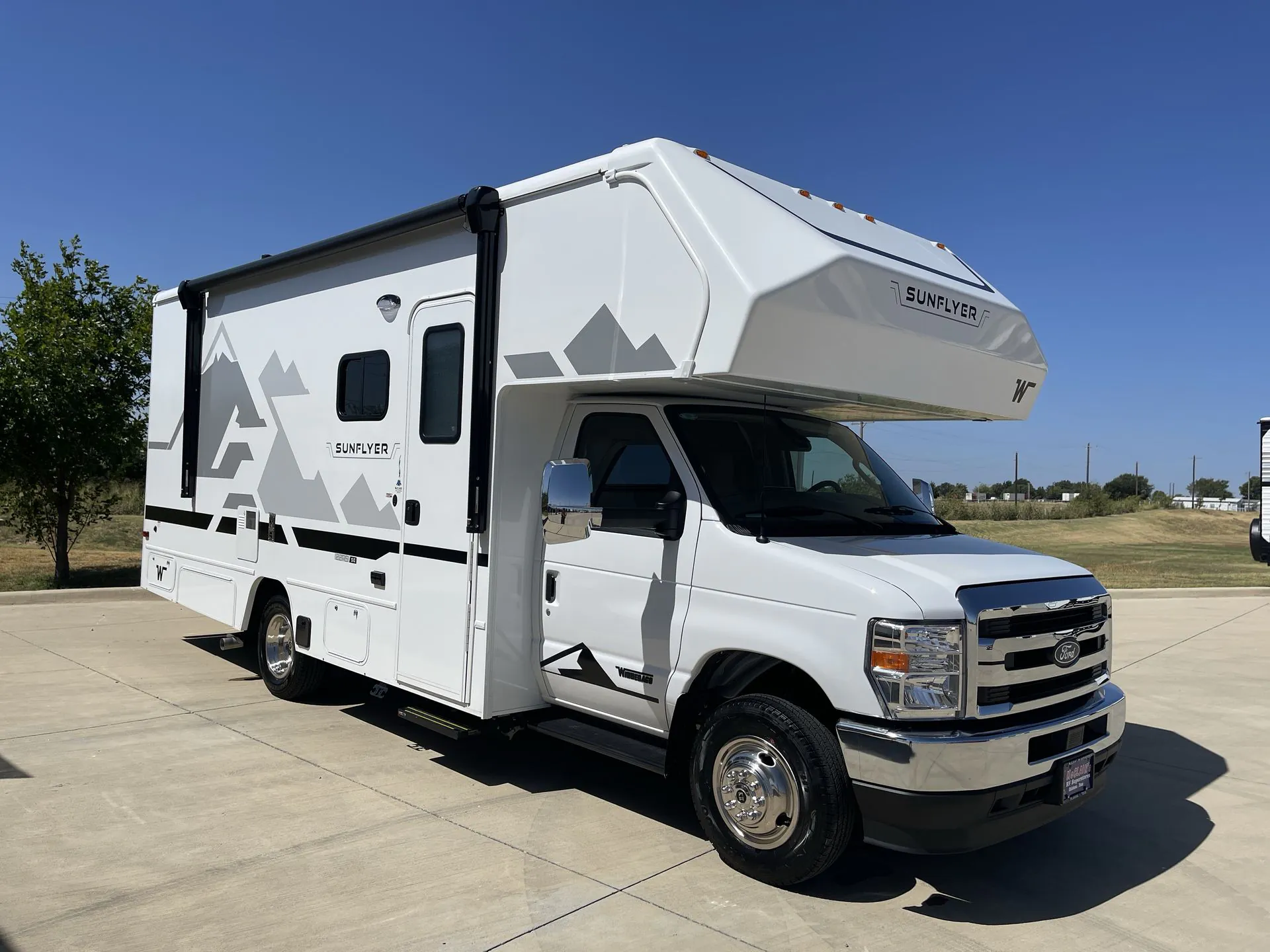2027 Winnebago Sunflyer 22RS - Photo 2