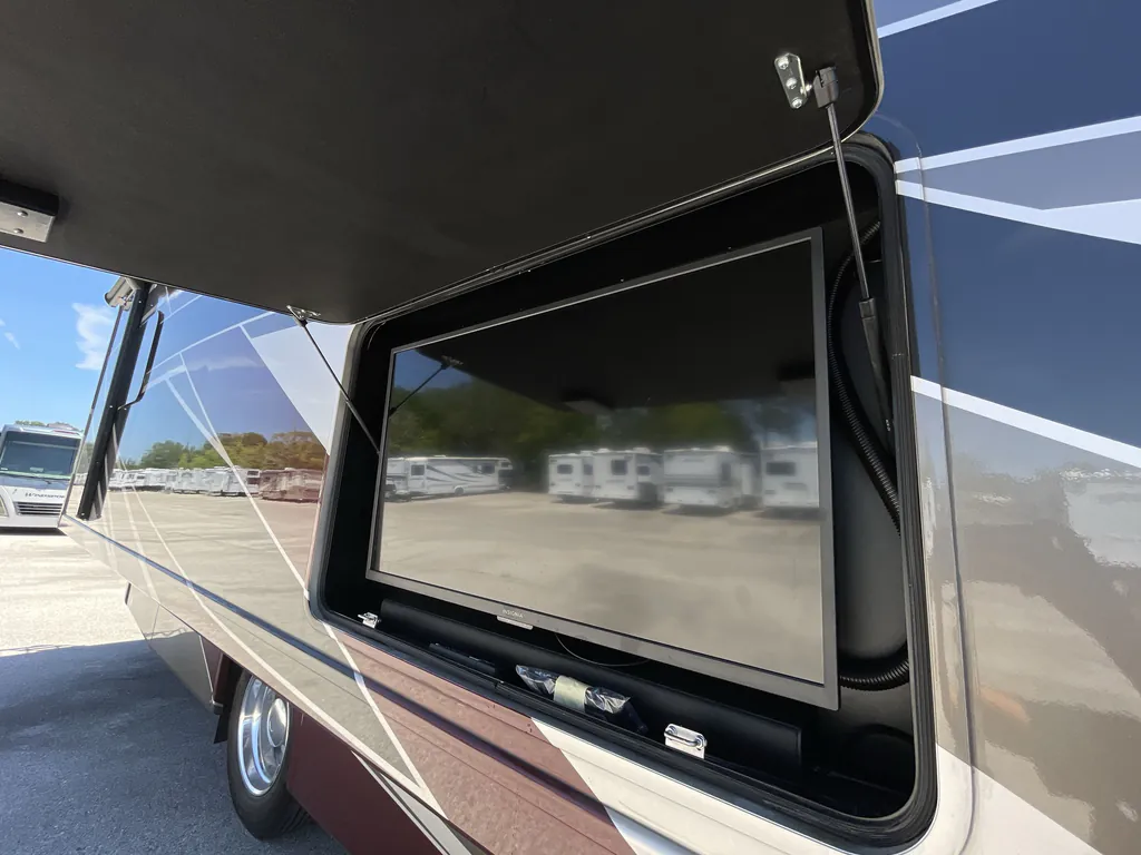 2023 Thor Motor Coach Challenger 35MQ, Photos photo 22