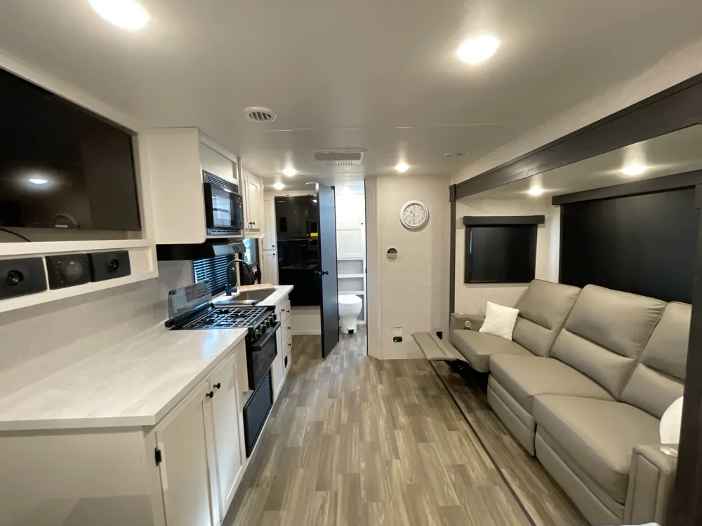 2024 Highland Ridge Range Lite 212FB — living area main
