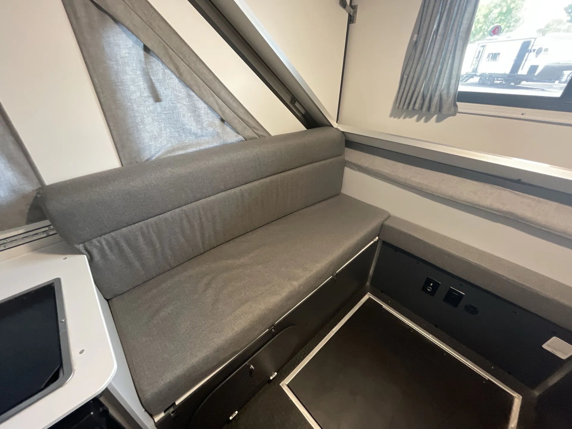 2024 Aliner Evolution 15 — living area main