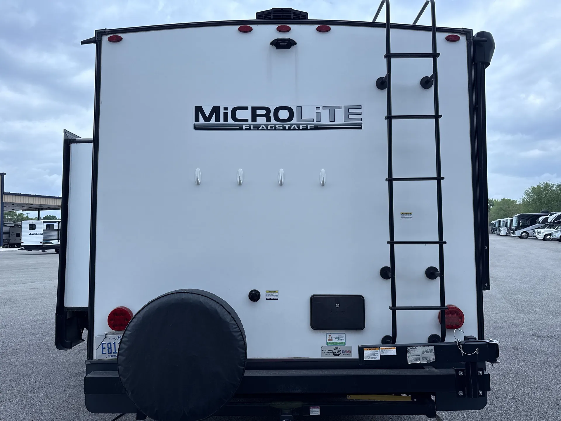 2023 Forest River Flagstaff Micro Lite 25BSDS — backside