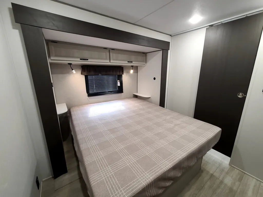 2027 Coachmen Catalina Legacy Edition 333DBDSCK, Photos photo 39