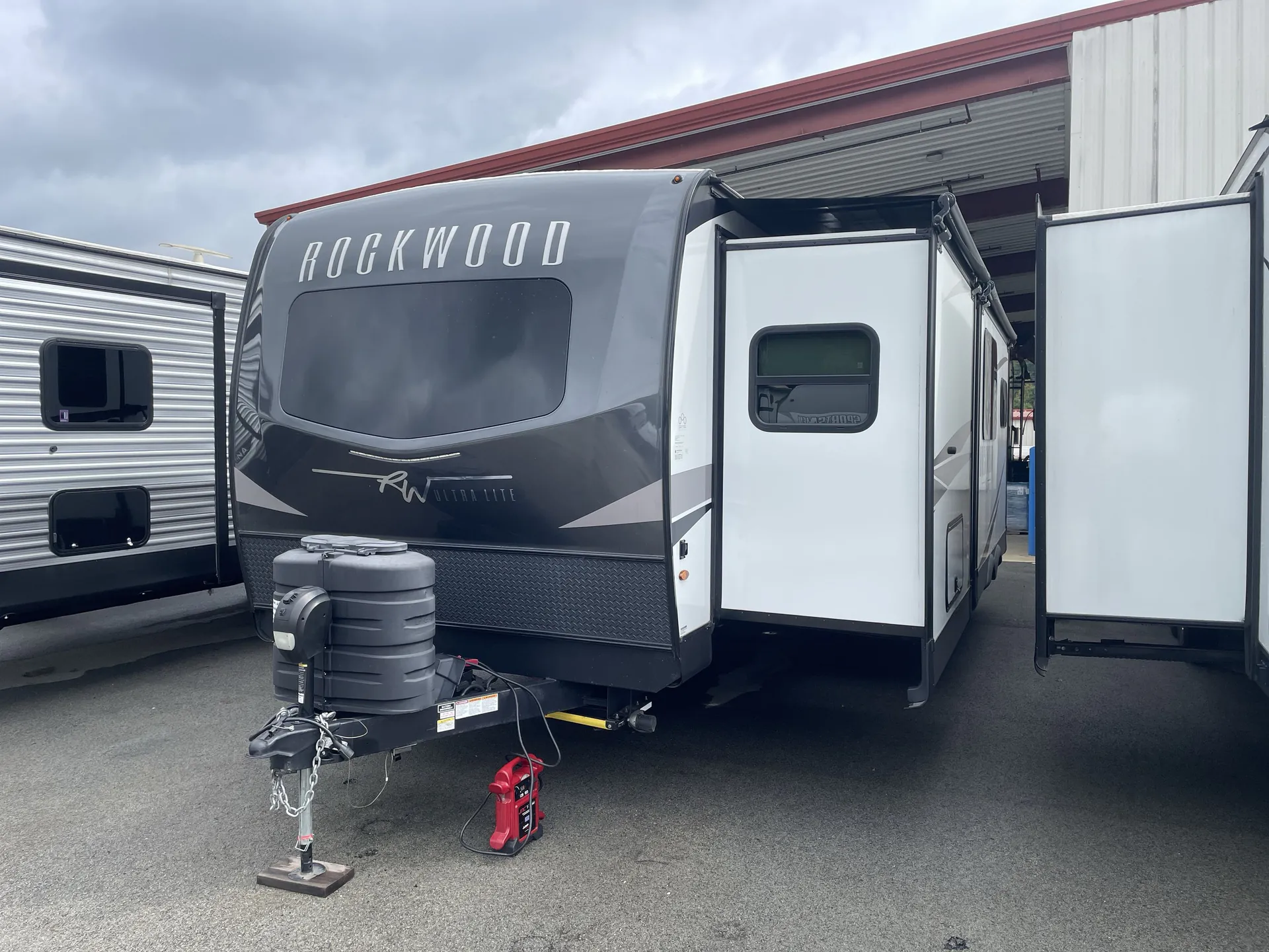 2024 Forest River Rockwood Ultra Lite 2614BS — off campside