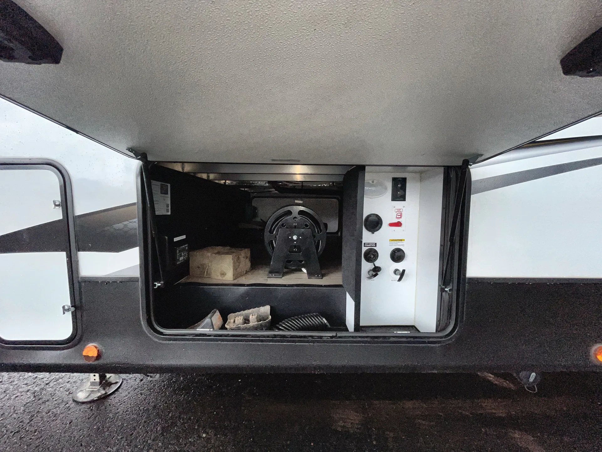 2024 Dutchmen Astoria 2533RDF dealer photo 2 from Camping World