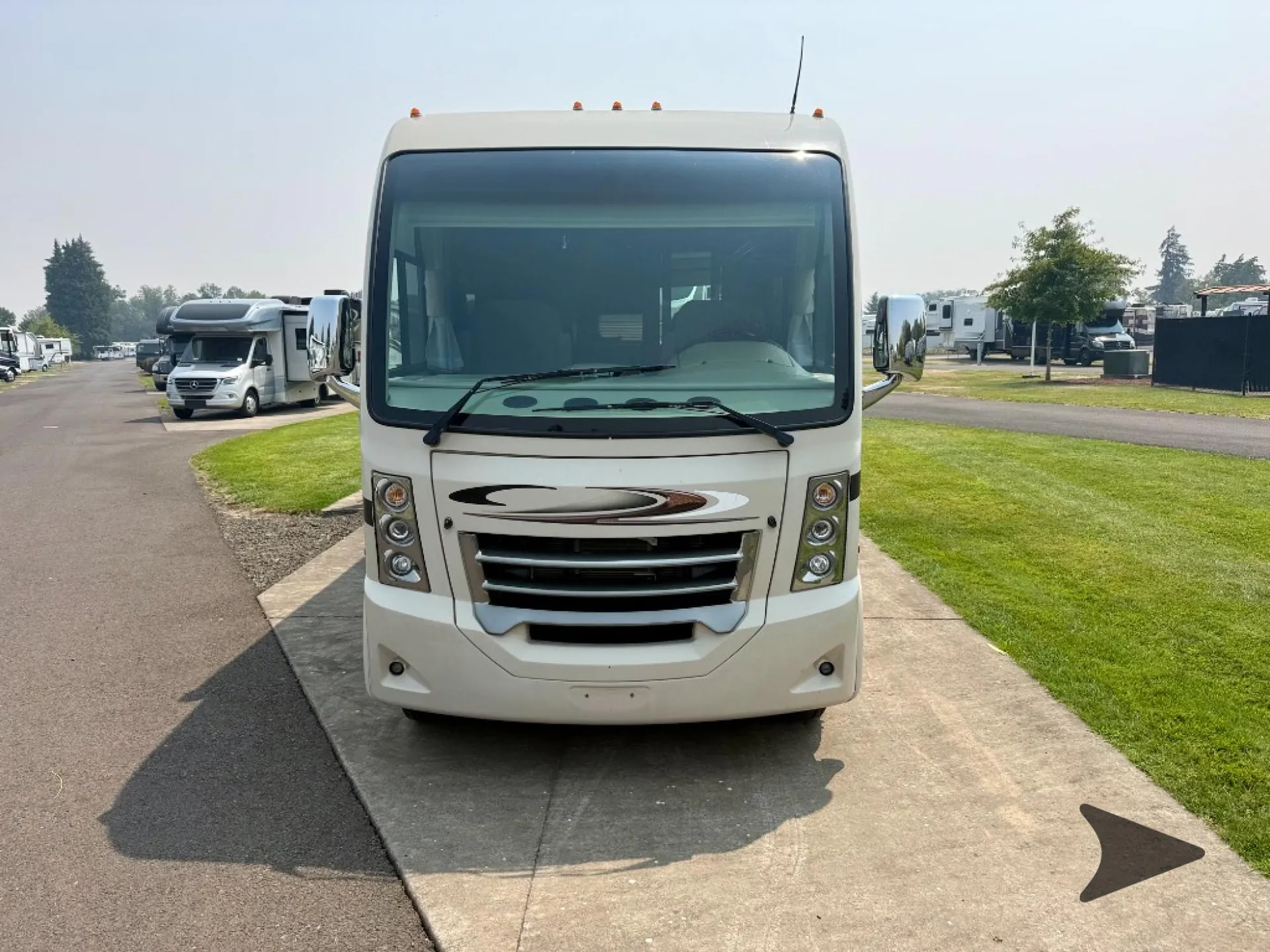 2017 Thor Motor Coach Vegas 252 - Photo 3