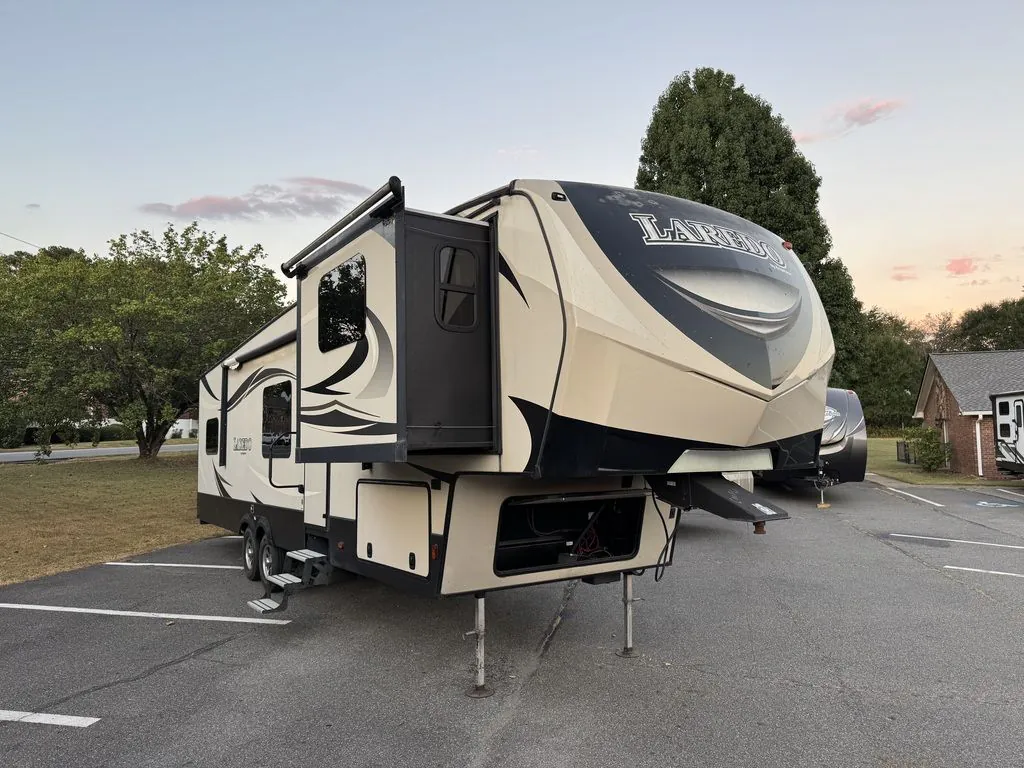 2018 Keystone Laredo 340FL - Photo 3
