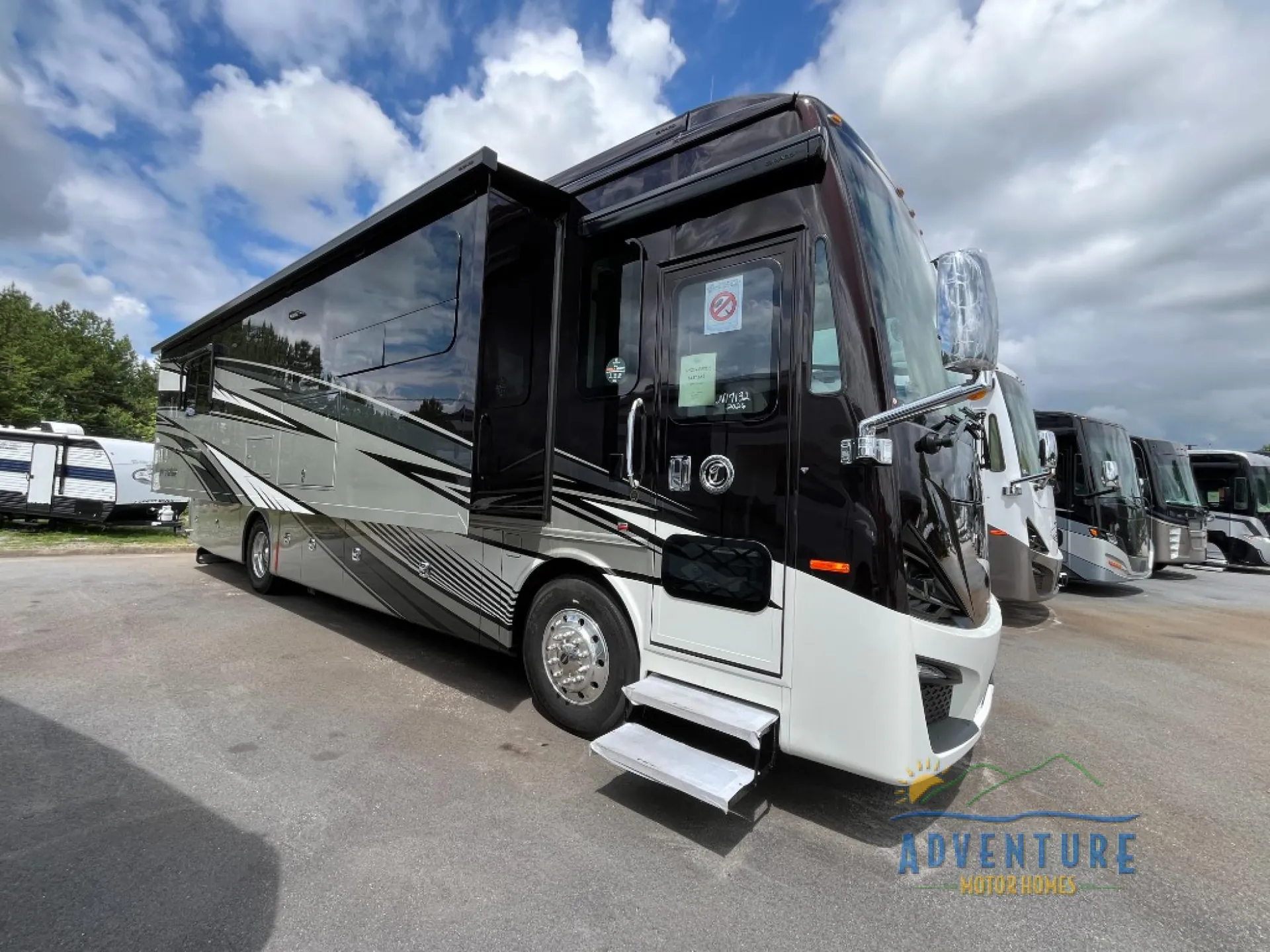 2026 Tiffin Phaeton 35 CH - Photo 2
