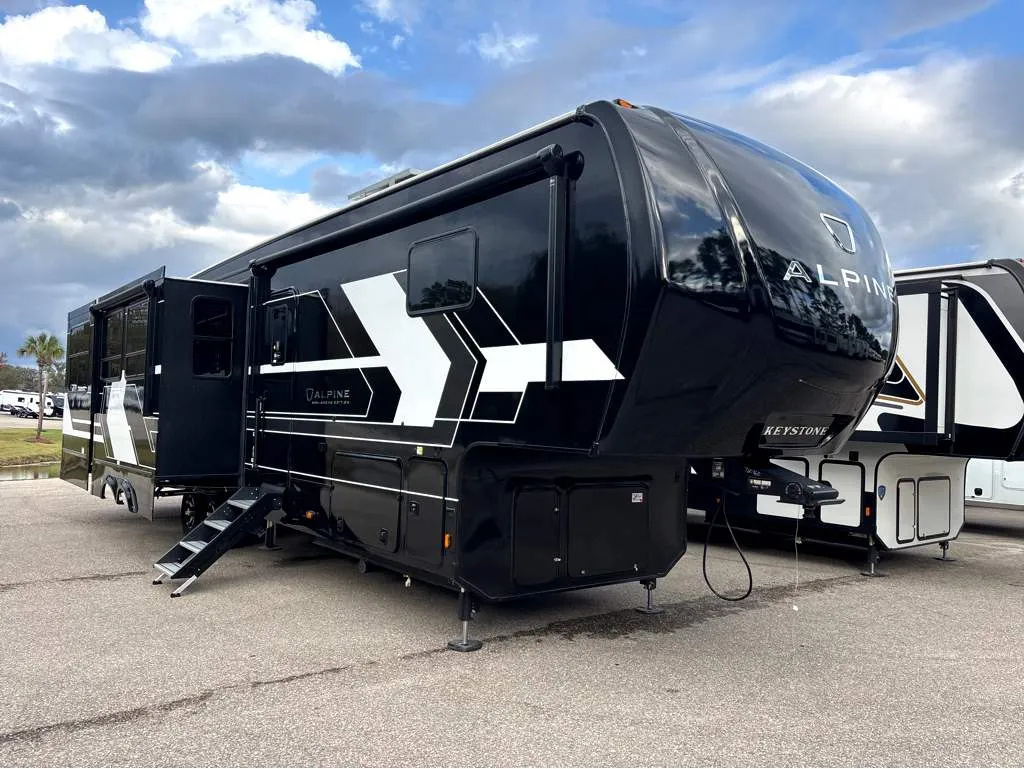 2026 Keystone Alpine Avalanche Edition 366LS - Photo 2