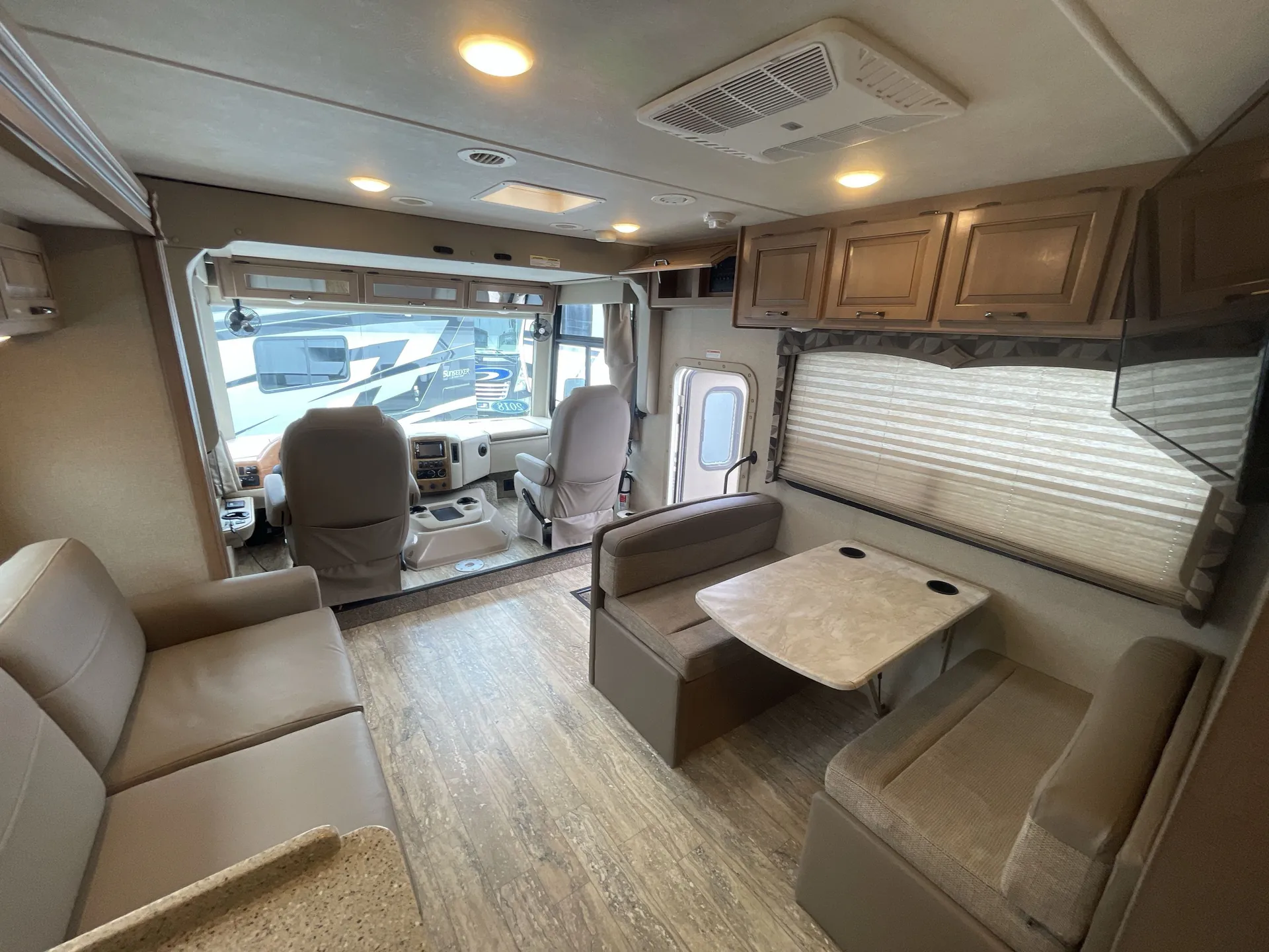 2018 Thor Motor Coach Hurricane 29M — living area main