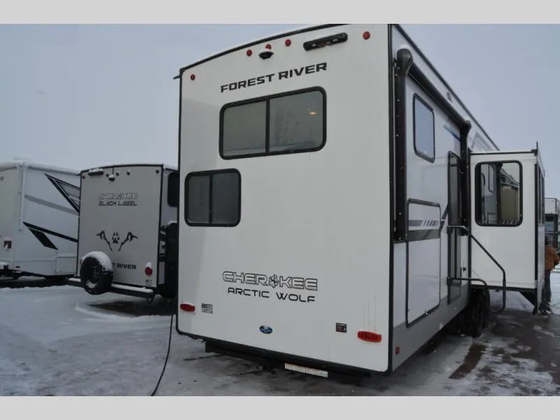 2025 Forest River Cherokee Arctic Wolf Suite 3850 SUITE - Photo 4