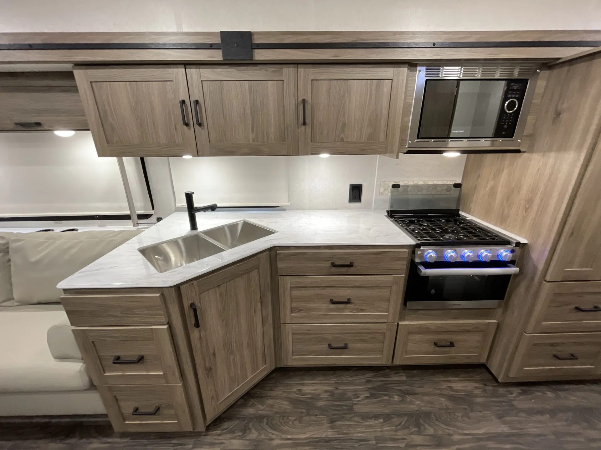 2025 Winnebago Sunstar 34R — living area main