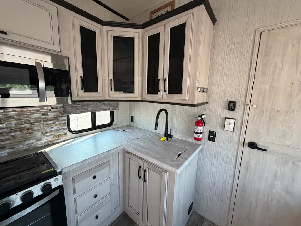 2022 Forest River Sandpiper 3330BH, Photos photo 24
