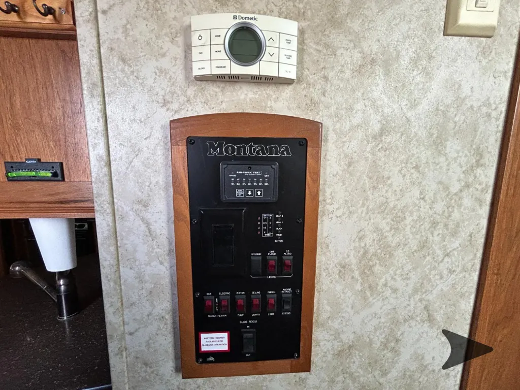 2012 Keystone Montana 3100RL, Photos photo 19