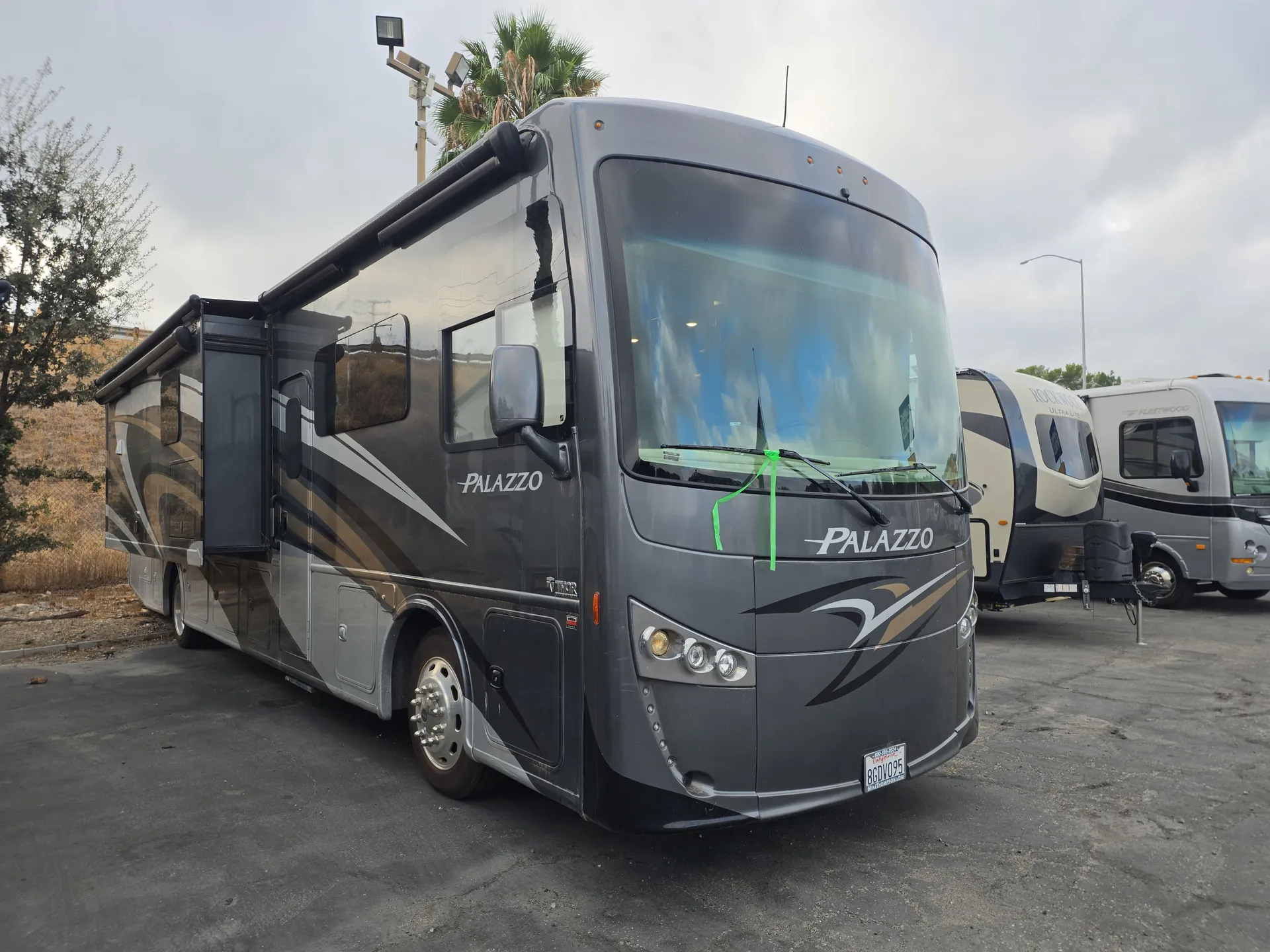 2018 Thor Motor Coach Palazzo 37.4 - Photo 2