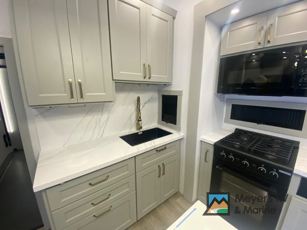 2026 Brinkley Model G 3520, Photos photo 11