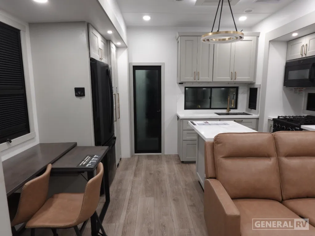 2025 Brinkley Model G 3250 - Photo 3