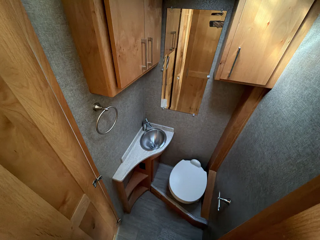 2017 Tiffin Wayfarer 24 QW, Photos photo 11