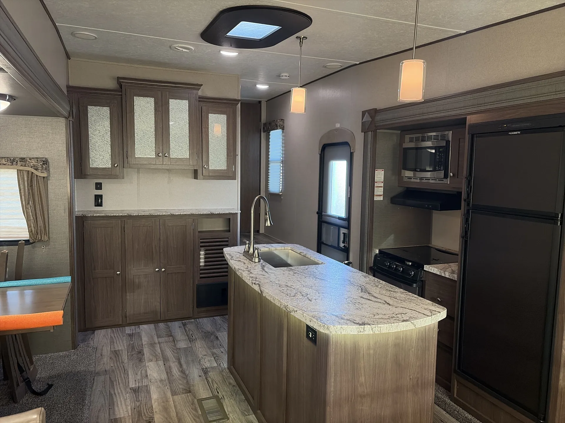 2018 Keystone Hideout 299RLDS — living area main