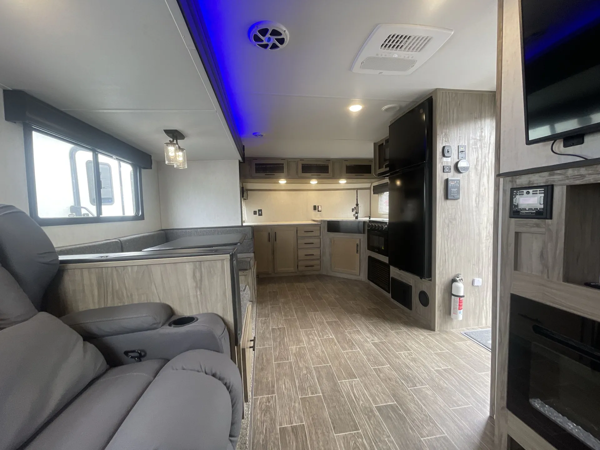 2022 Forest River Cherokee Alpha Wolf 28FK-L — living area main