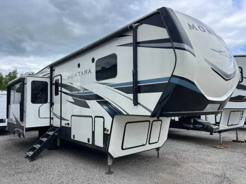 2021 Keystone Montana 3120RL - Photo 2