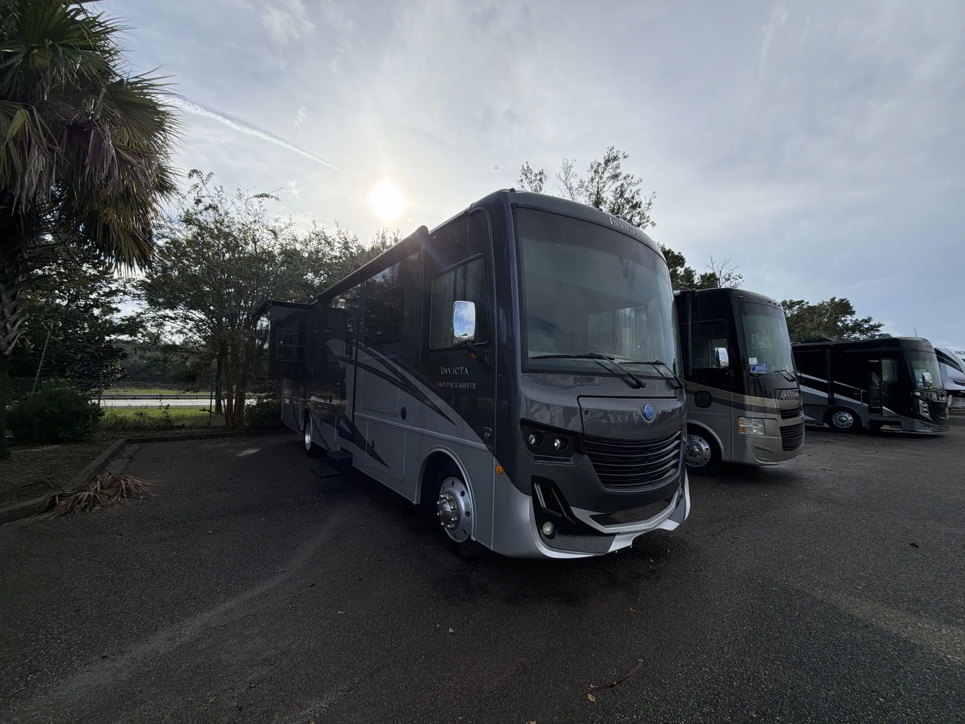 2022 Holiday Rambler Invicta 32RW - Photo 2