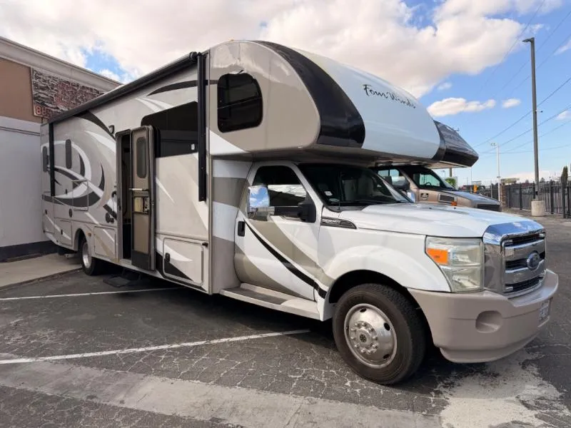 2015 Thor Motor Coach Four Winds 33SW - Main photo
