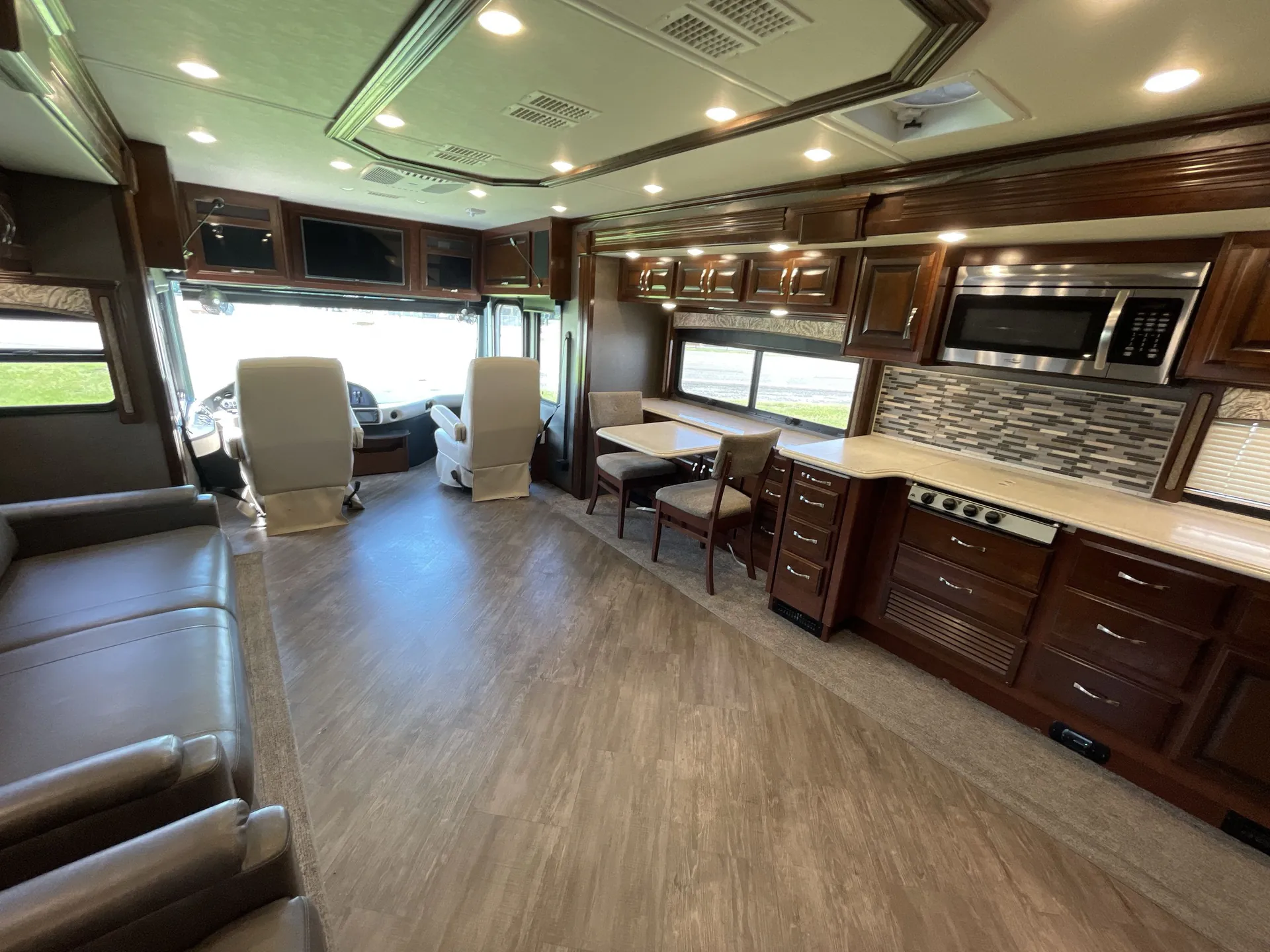 2018 fleetwood Pace Arrow Lxe 38F — living area main