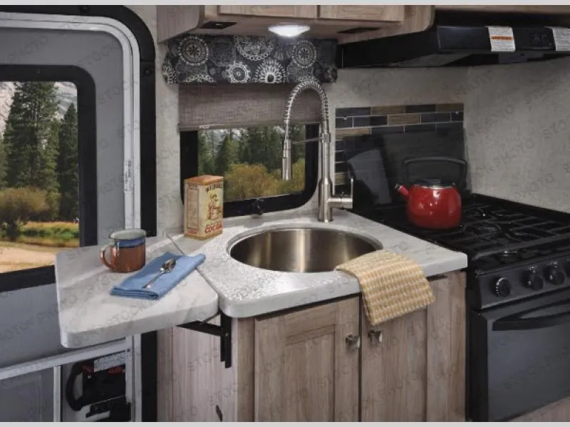 2018 Forest River RV Sunseeker MBS 2400W - Photo 4