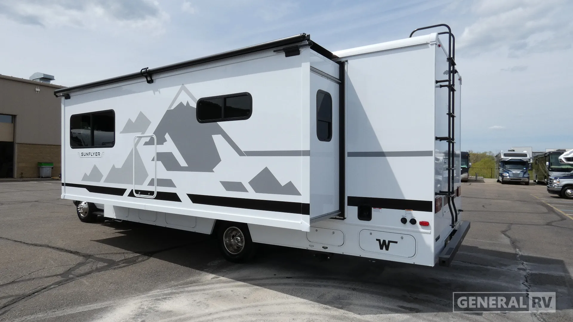2027 Winnebago Sunflyer 28MB - Photo 4