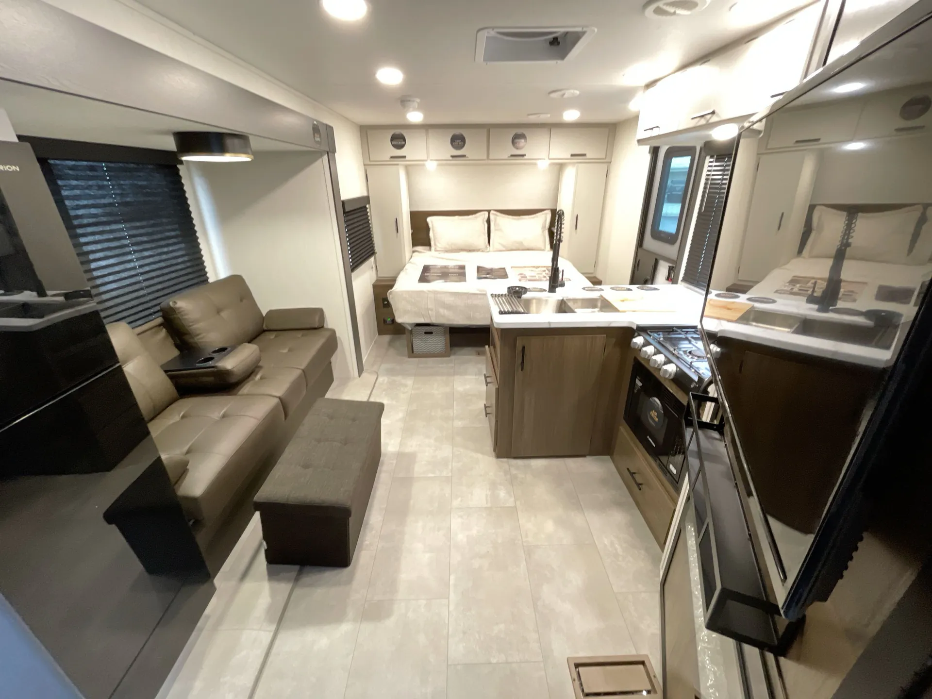 2026 prime time Tracer 195RB — living area main