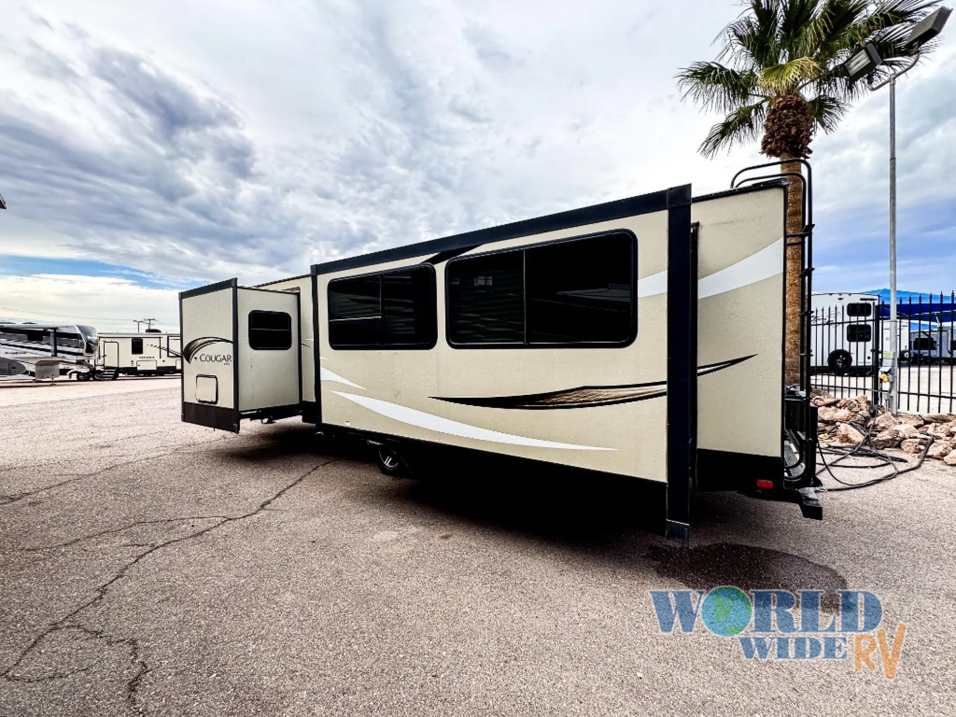 2018 Keystone RV Cougar Half-Ton Series 29RLDWE - Photo 3