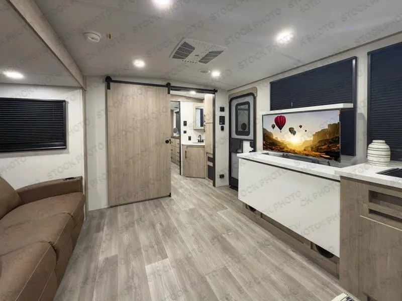 2027 Grand Design Imagine 2700BS - Photo 4