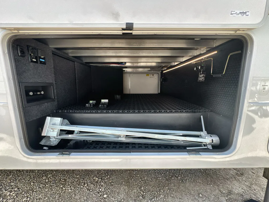 2025 Brinkley Model Z 3610, Photos photo 38