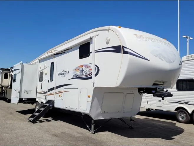 2011 Keystone RV Mountaineer 326RLT - Main photo
