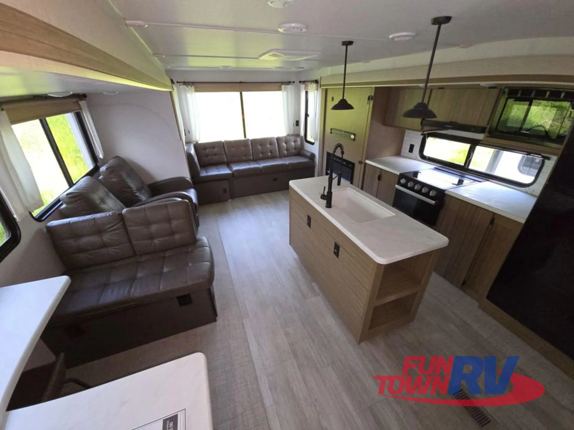 2025 Forest River Wildwood 27RE — Photo 7