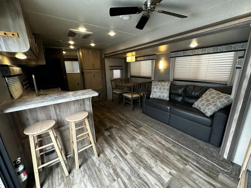 2020 Coachmen Catalina Destination 40BHTS - Photo 4