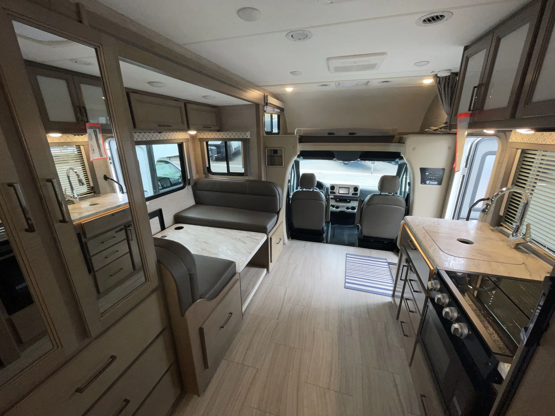 2022 Thor Motor Coach Coleman 24EQ - Photo 4