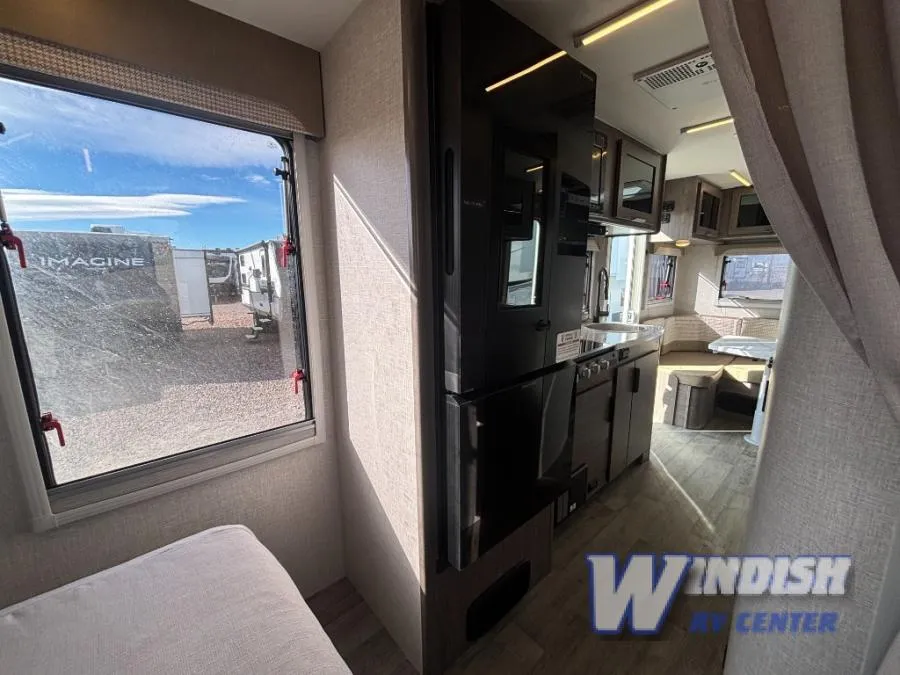 2026 Lance Lance Travel Trailers 2075 - Photo 4