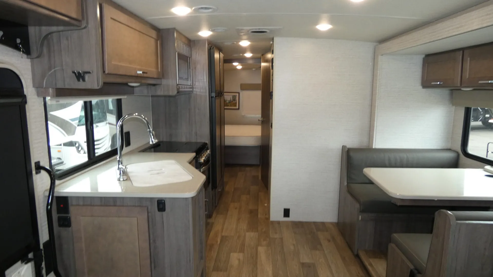 2022 Winnebago Vista 35U - Photo 3