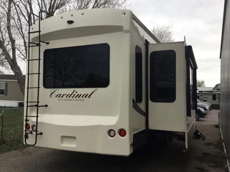2017 Forest River RV Cardinal 3456RL - Photo 4