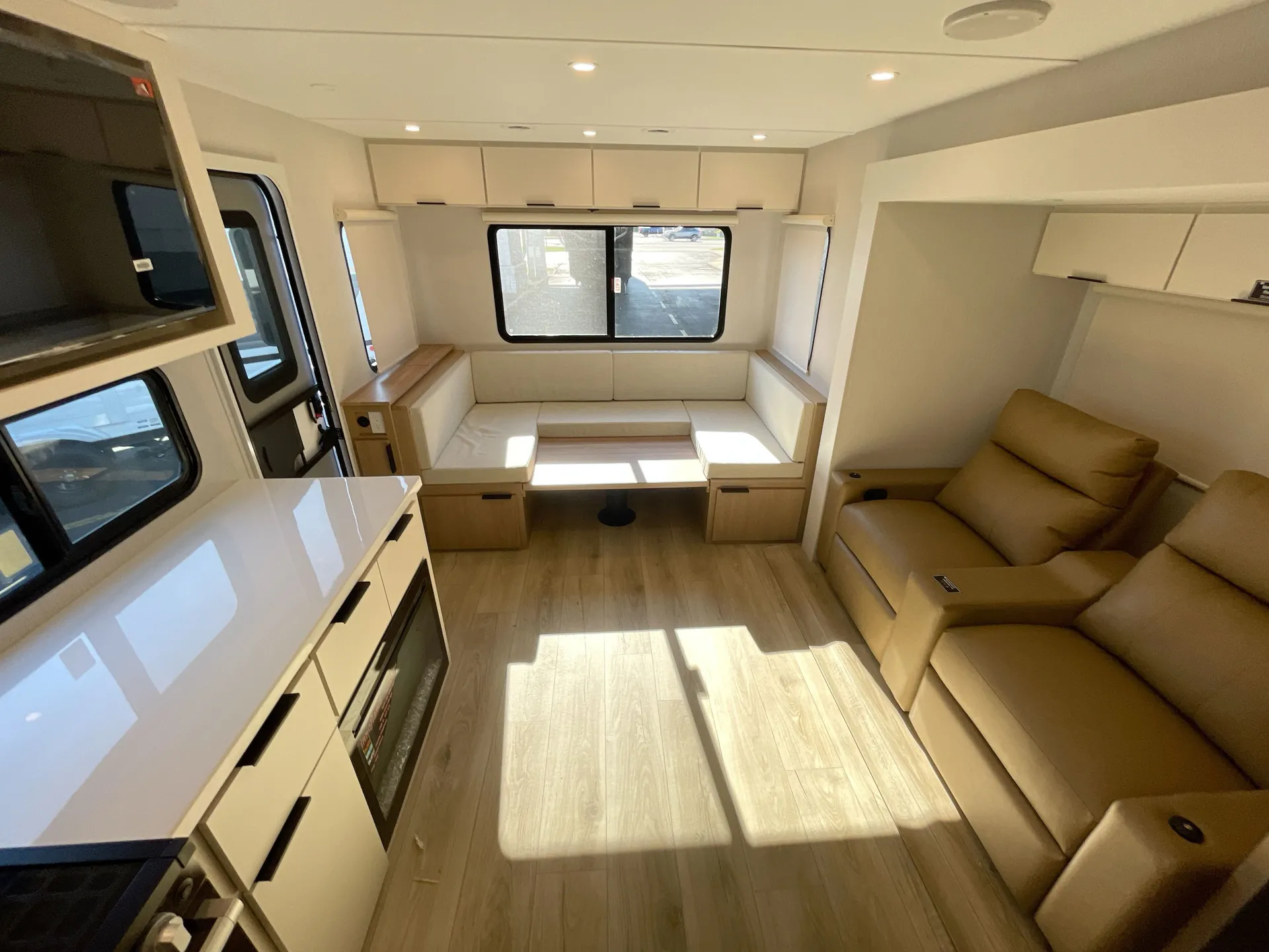 2026 Winnebago Thrive 25RLS - Photo 3