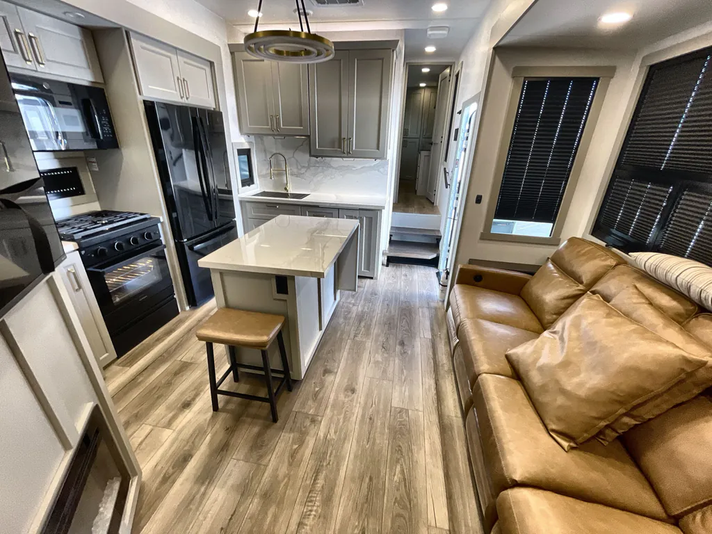2024 Brinkley Model G 4000, Photos photo 3