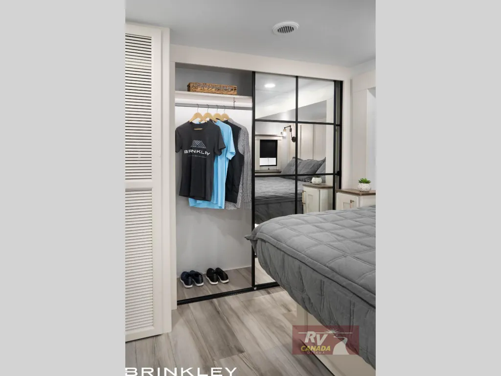 2027 Brinkley Model R 3710, Photos photo 17
