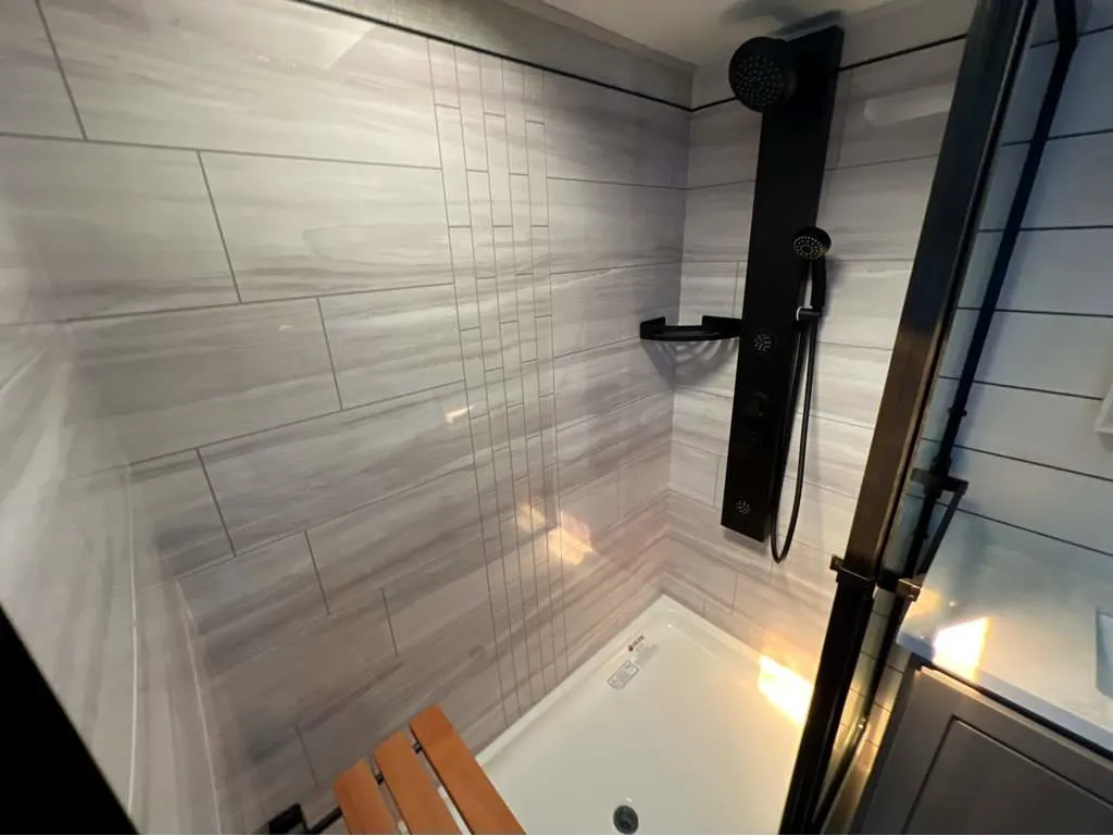 2025 Jayco Seismic Luxury Series 4113, Bathroom photo 5