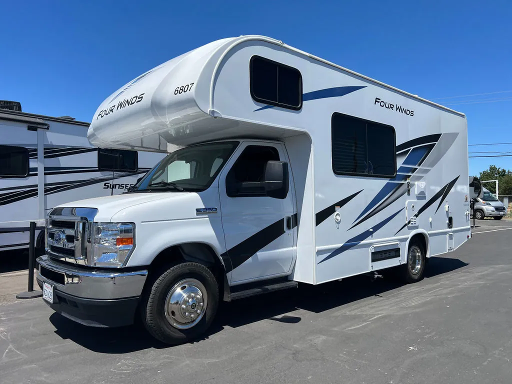 2025 Thor Motor Coach Four Winds 22E - Photo 3