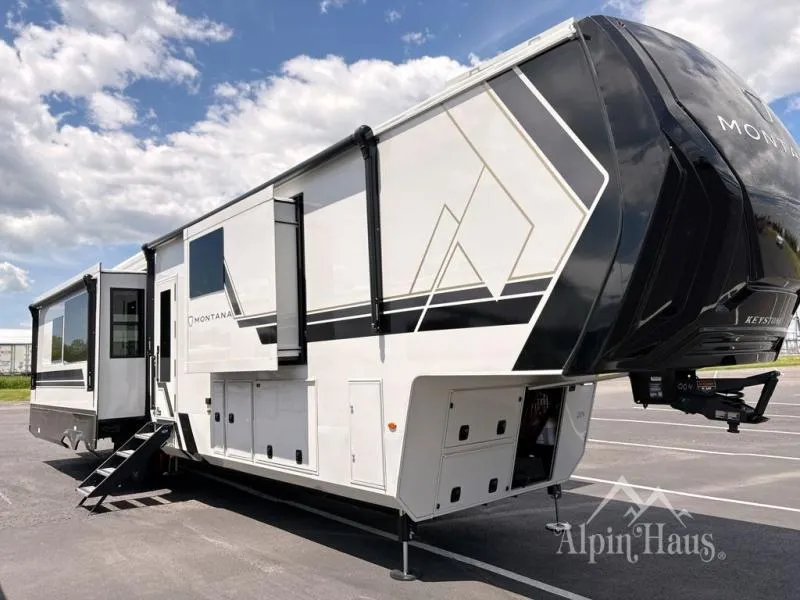 2026 Keystone Montana 3900RK - Photo 2