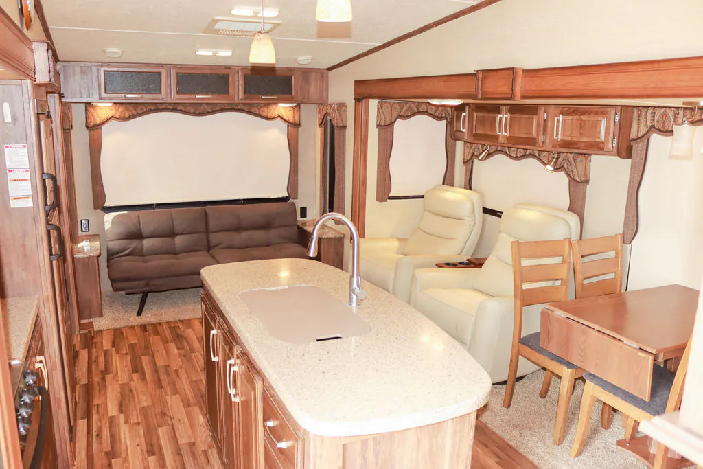 2016 Keystone Cougar 303RLS - Photo 4