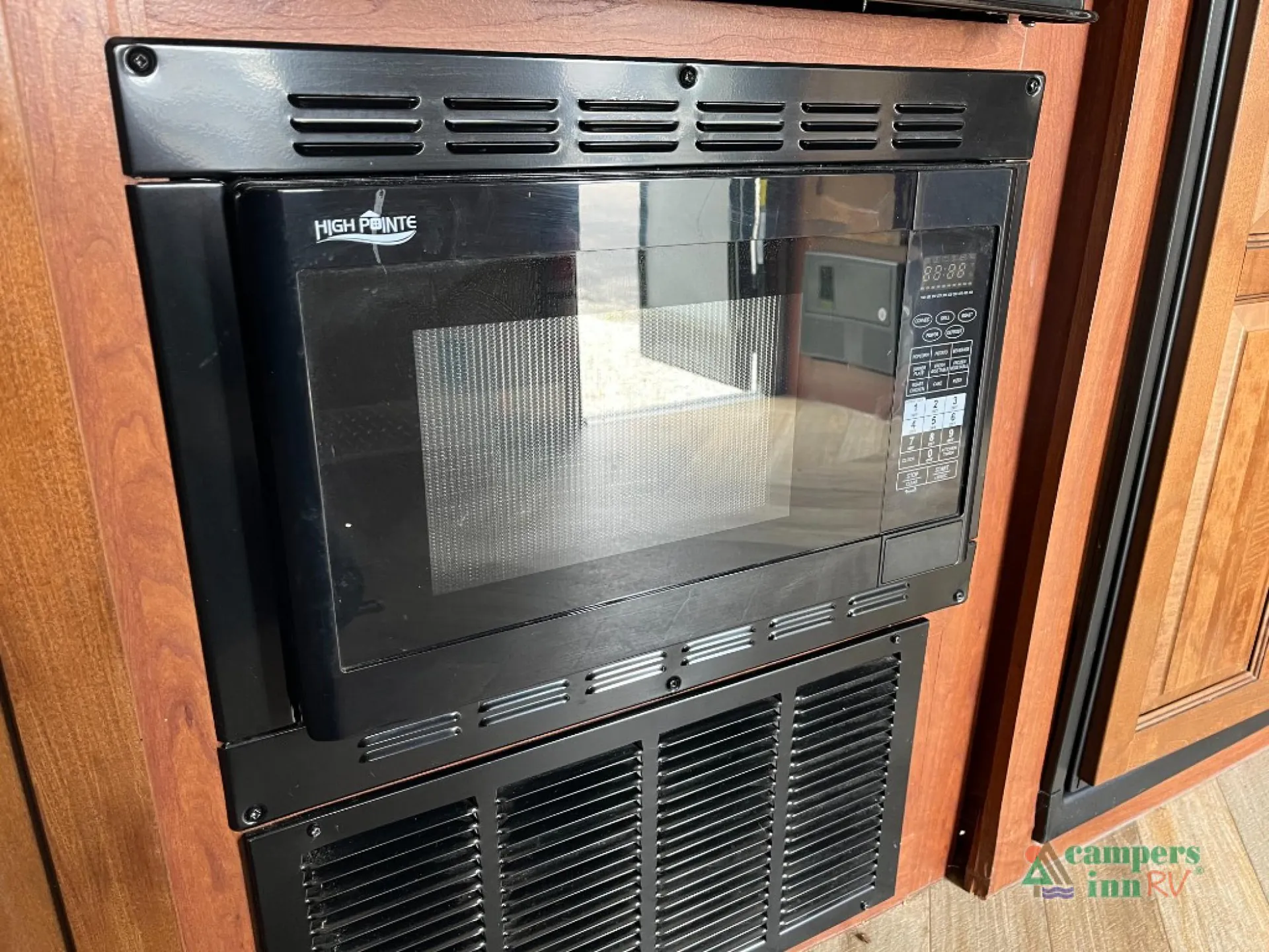 2017 Forest River Vengeance Rogue 25V — Photo 6