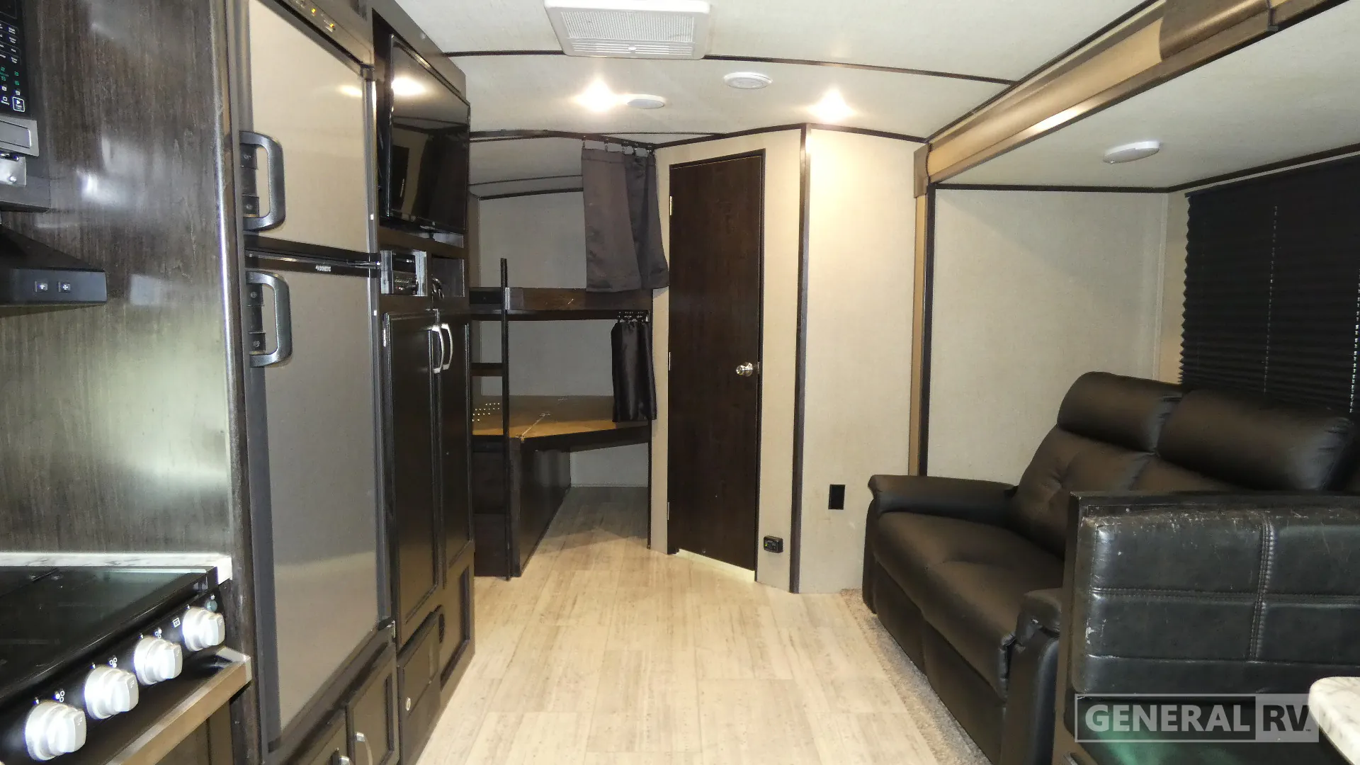 2018 Grand Design Imagine 2800BH - Photo 3