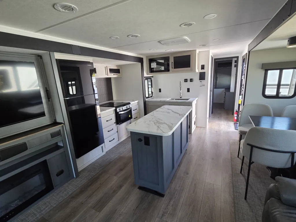 2027 Forest River Solaire 3380RLBT, Photos photo 18